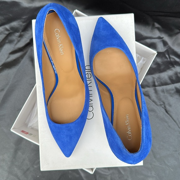 New Calvin Klein Suede - Picture 5 of 6